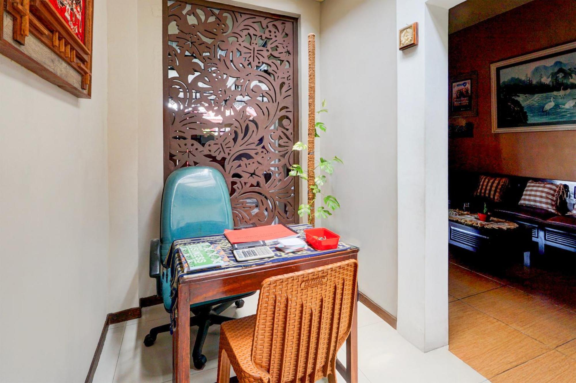 Oyo 94528 Sidomulyo Heritage Hotel 2*