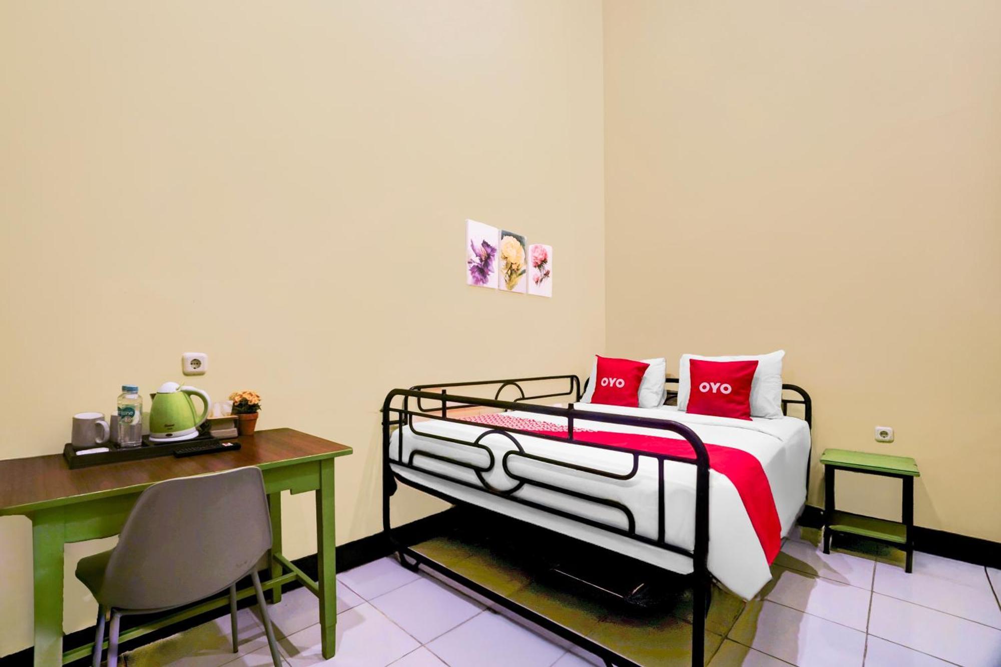 Oyo 94528 Sidomulyo Heritage Hotel 2*